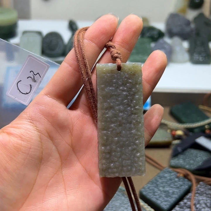 颈饰未镶嵌和田玉（糖玉）