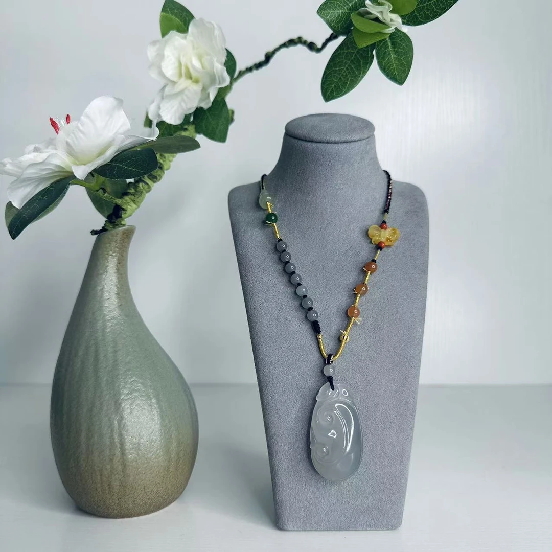 壹屿珠宝 12104       和田玉典藏如意猫眼颈饰