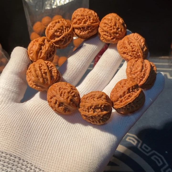 文玩核桃手串……16