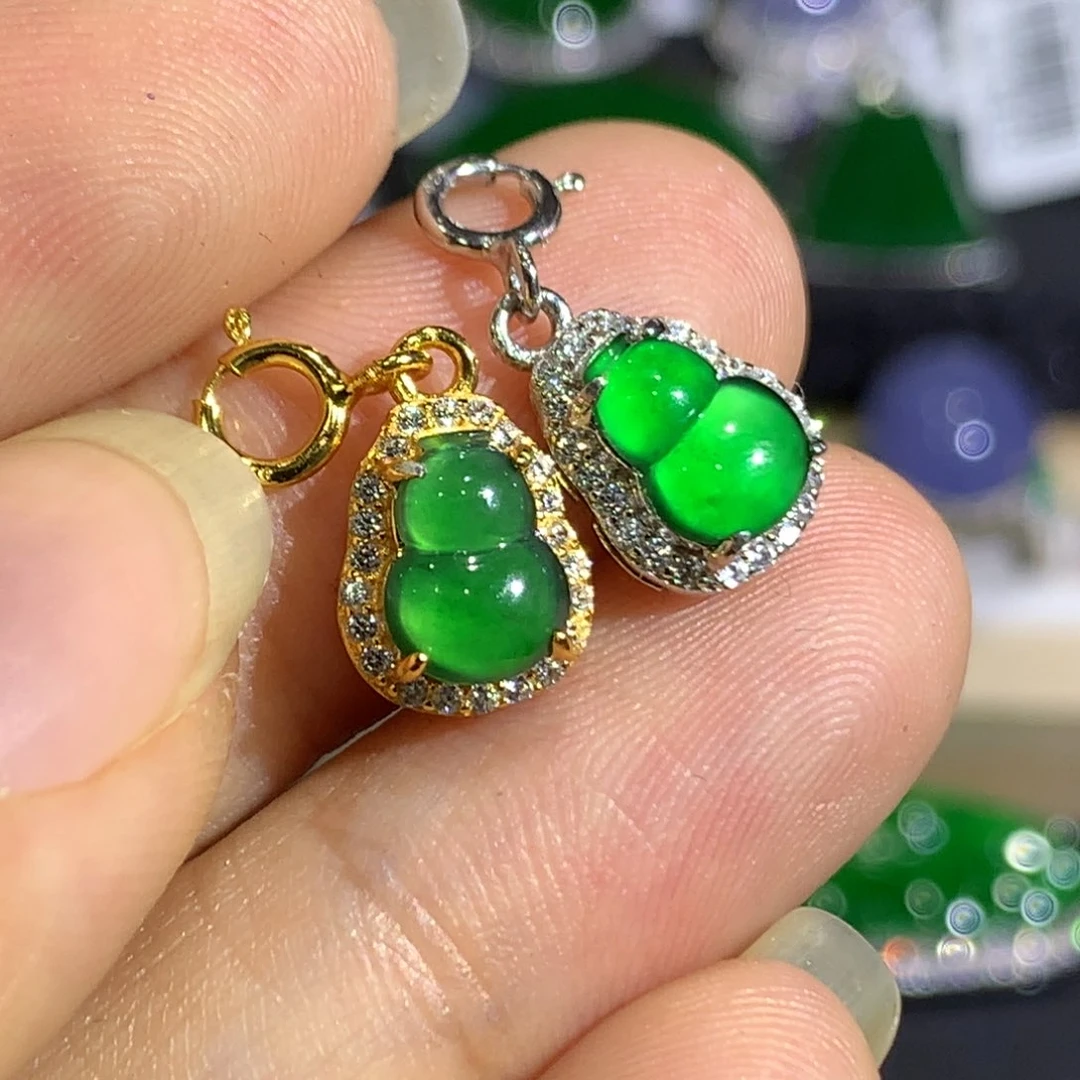 翡翠颈饰银S925镶嵌随机发一个，请备注颜色