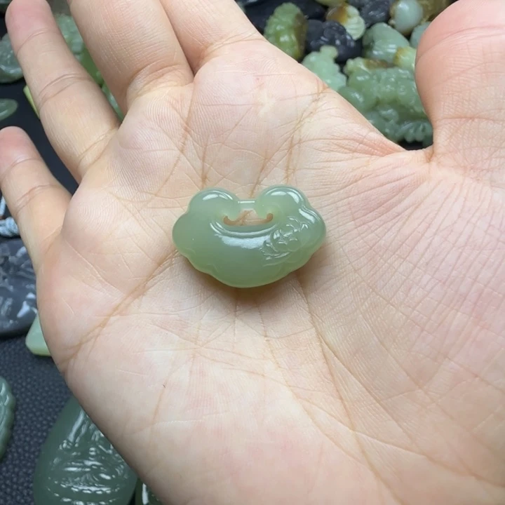 颈饰未镶嵌和田玉