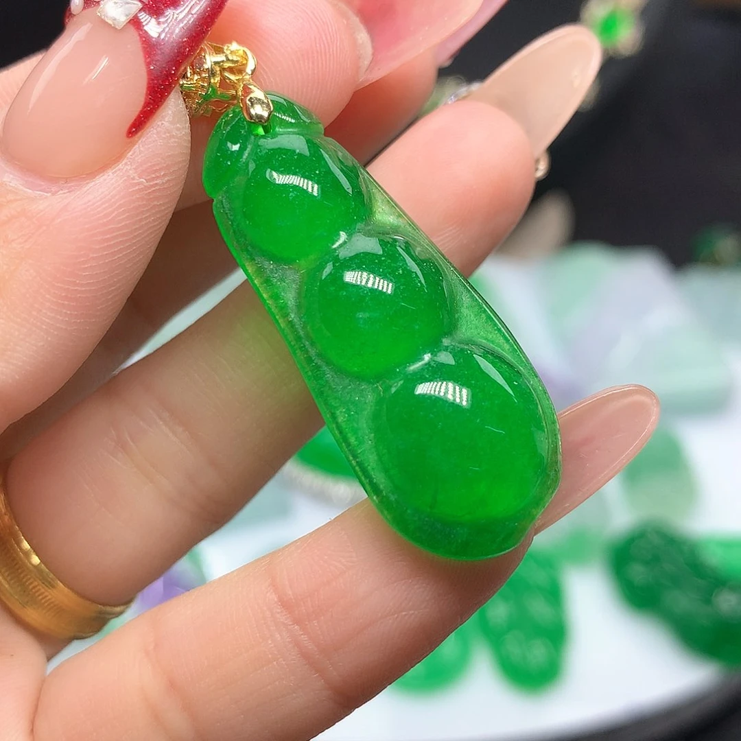 翡翠吊坠(赠链)未镶嵌