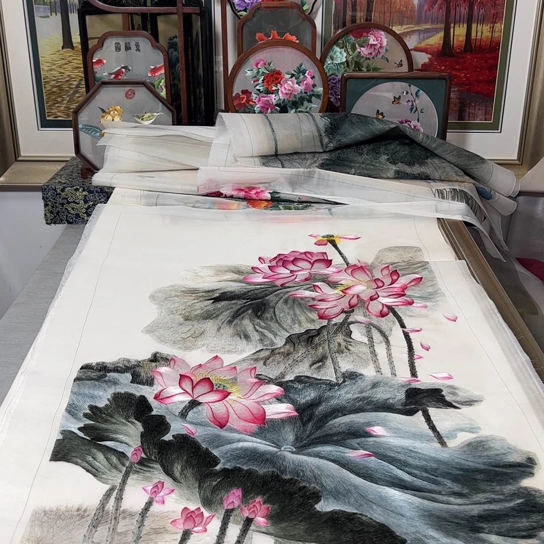 刺绣m**i纯手工刺绣画