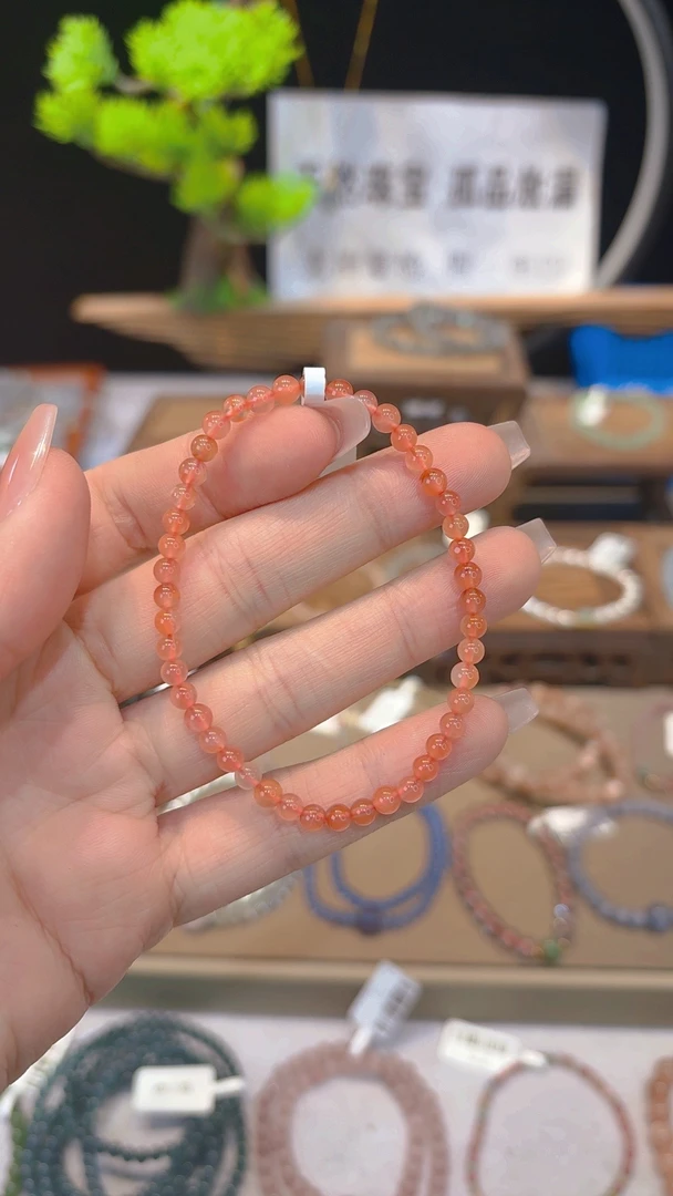 单圈素圈冰飘红玛瑙款手串Y5080
