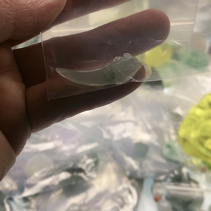 翡翠挂件未镶嵌豪***剑毛