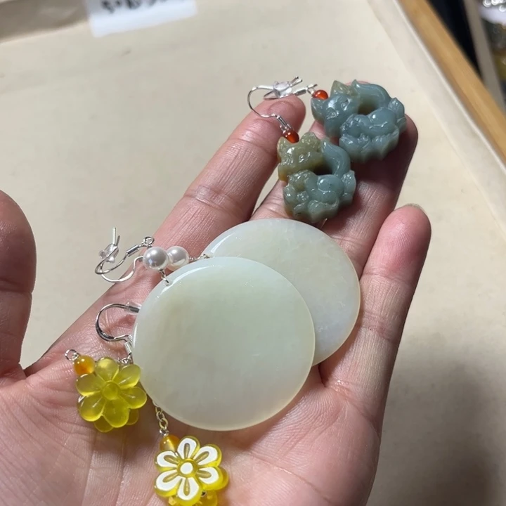 蛇纹石玉未镶嵌耳饰