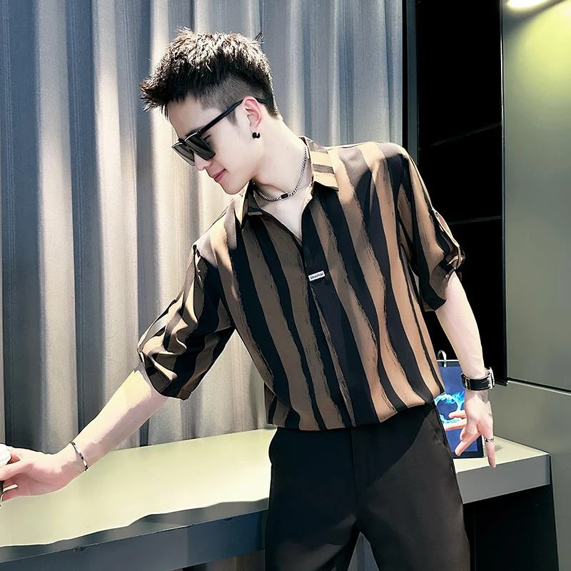 条纹衬衫男士短袖夏季冰丝男装2025新款爆款痞帅V领七分中袖衬衣