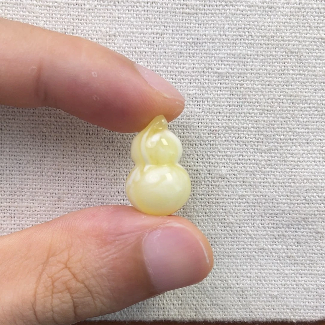 裸石琥珀未镶嵌葫芦