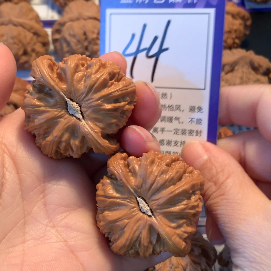 文玩核桃吊坠44白狮子43.5