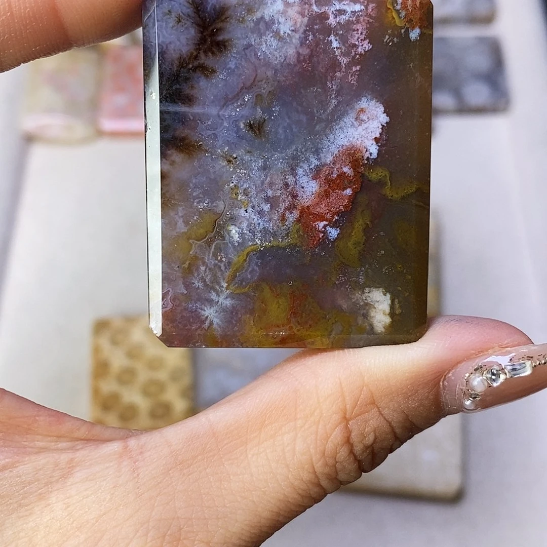 查罗石合金颈饰T****.