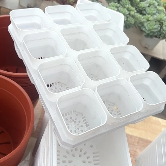 6.5公分白方盆12个含托架1板