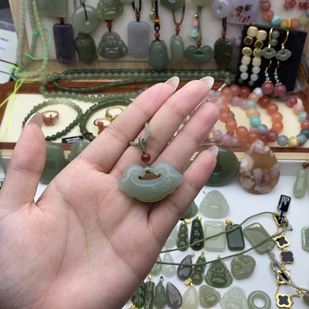 和田玉未镶嵌吊坠(不含链)