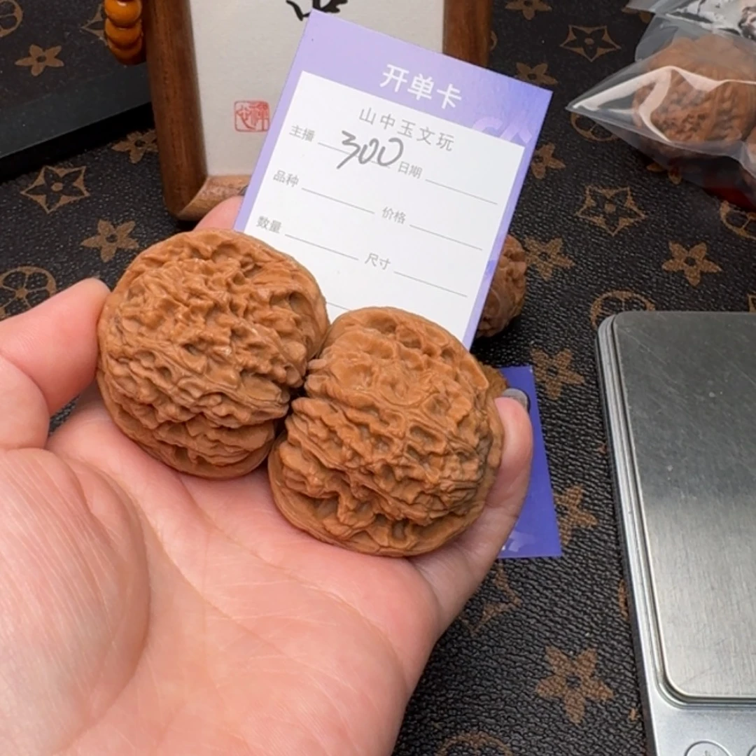 9***秋文玩核桃把件43.5南疆石300