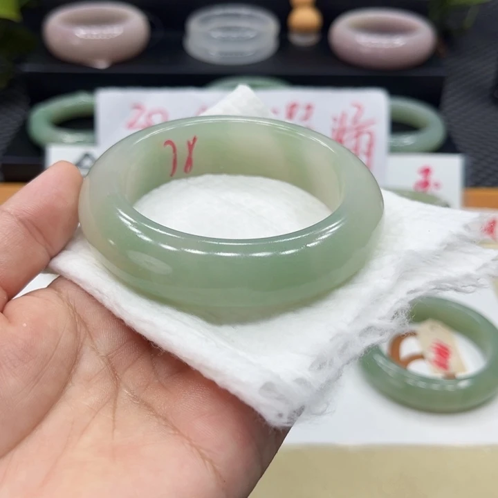 石英质玉手镯未镶嵌朋*