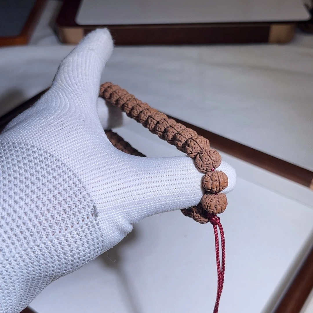 金刚菩提吊坠老树王手持11。  422