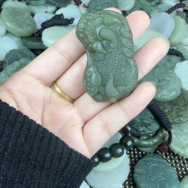 和田玉未镶嵌颈饰