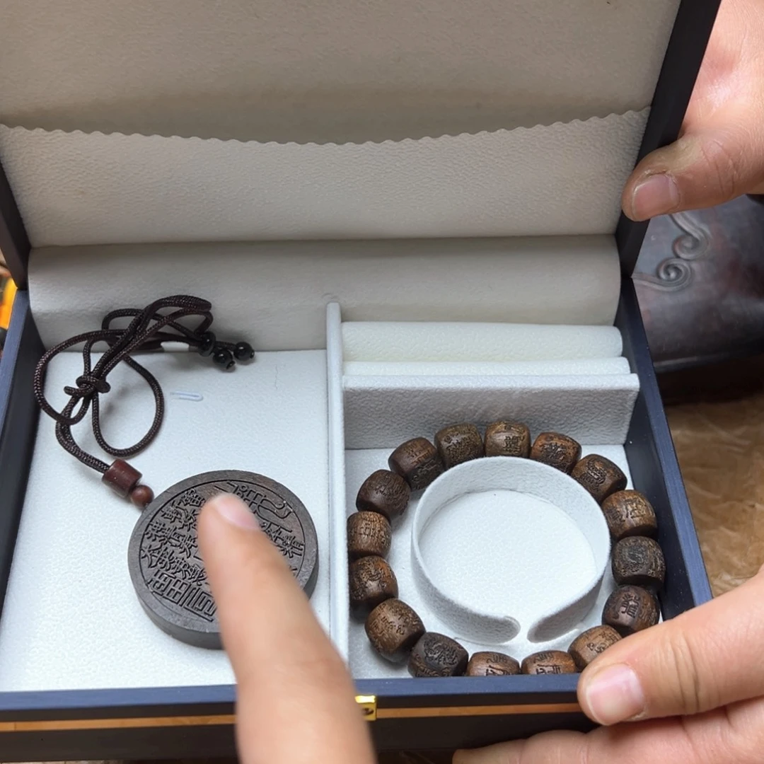 大叶紫檀（黑酸枝木类）