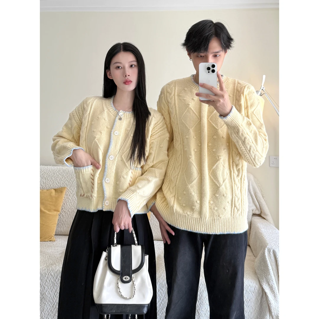 情侣装早秋穿搭韩系米杏色毛衣外套女秋季外穿宽松针织开衫上衣