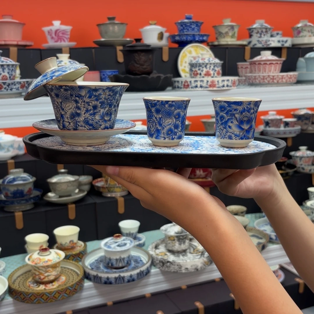 茶具也不用多拿给小猫