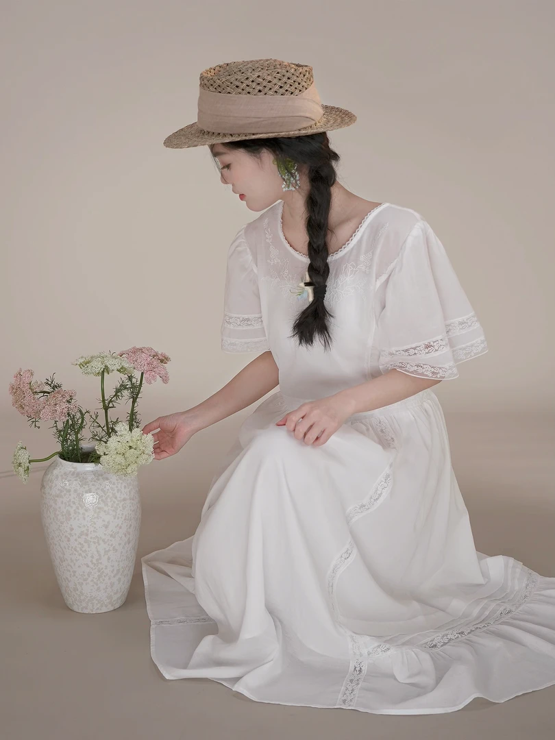 《白色月光》法式刺绣连衣裙气质收腰文艺仙女裙夏季长款（加吊带）
