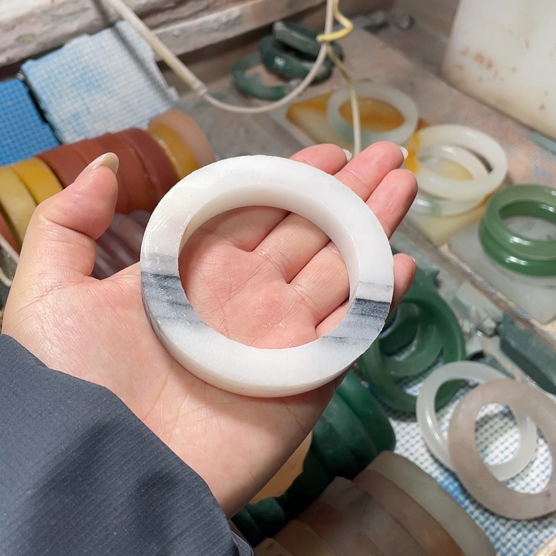 金***贵石英质玉未镶嵌手镯定制加工