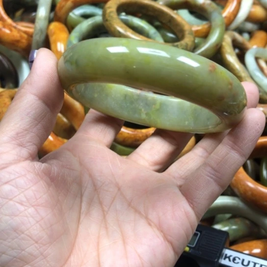 未镶嵌蛇纹石玉手镯雨**༊