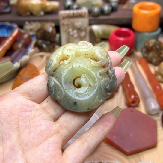 未镶嵌蛇纹石玉颈饰