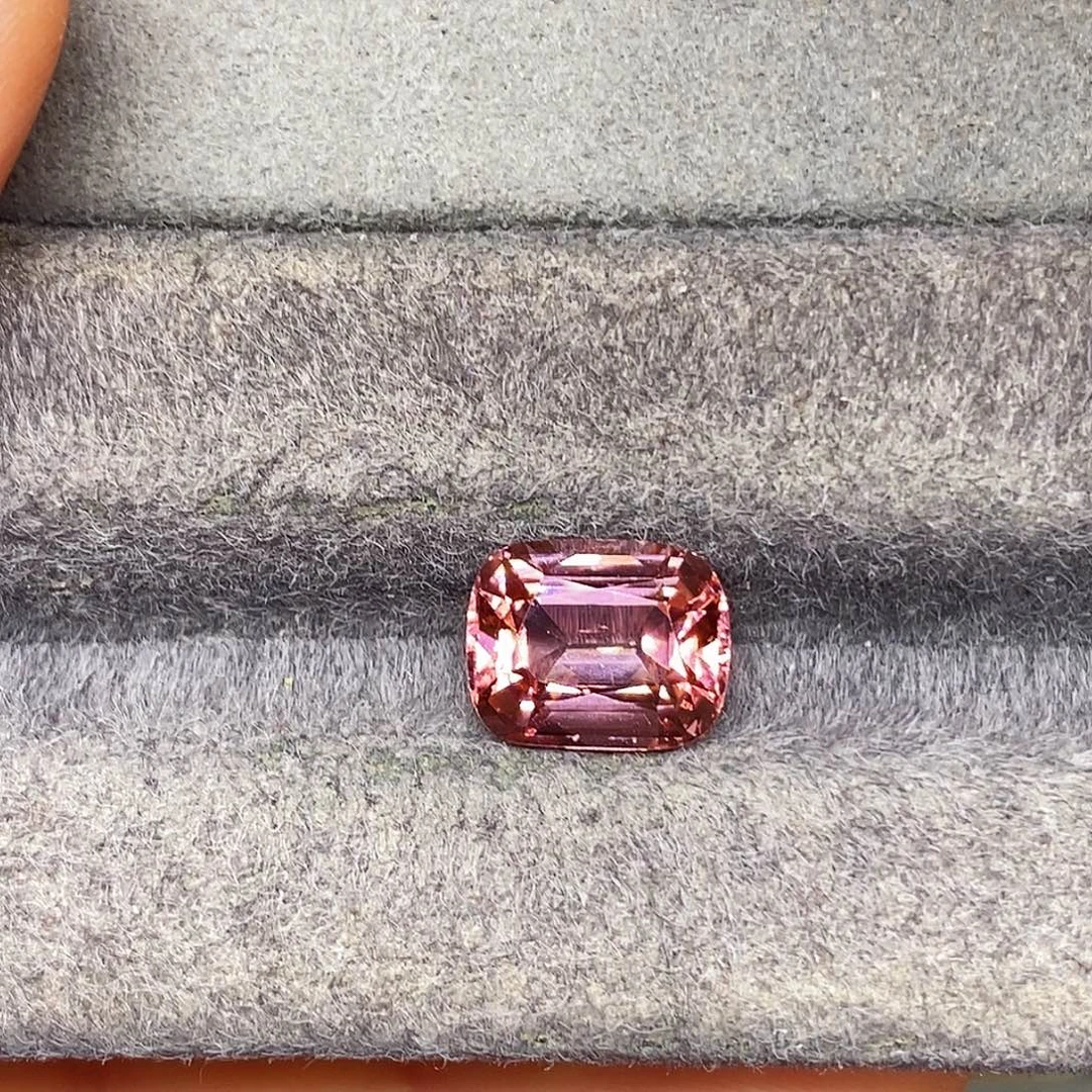 3.41克拉天然全净满火彩莲花粉碧玺碧玺未镶嵌