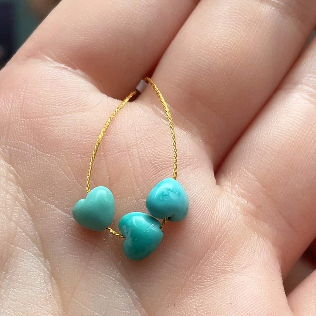 绿松石未镶嵌颈饰