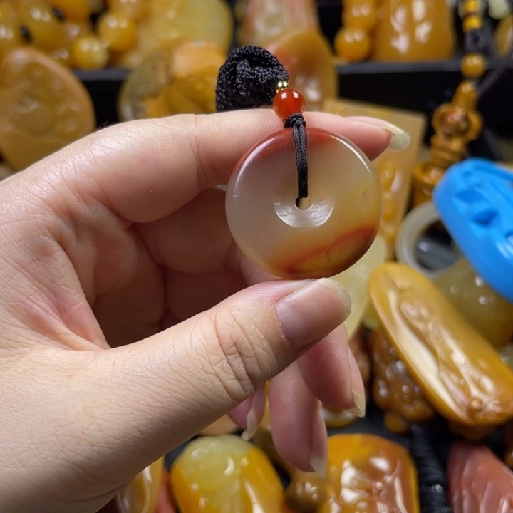 A***好石英质玉未镶嵌颈饰