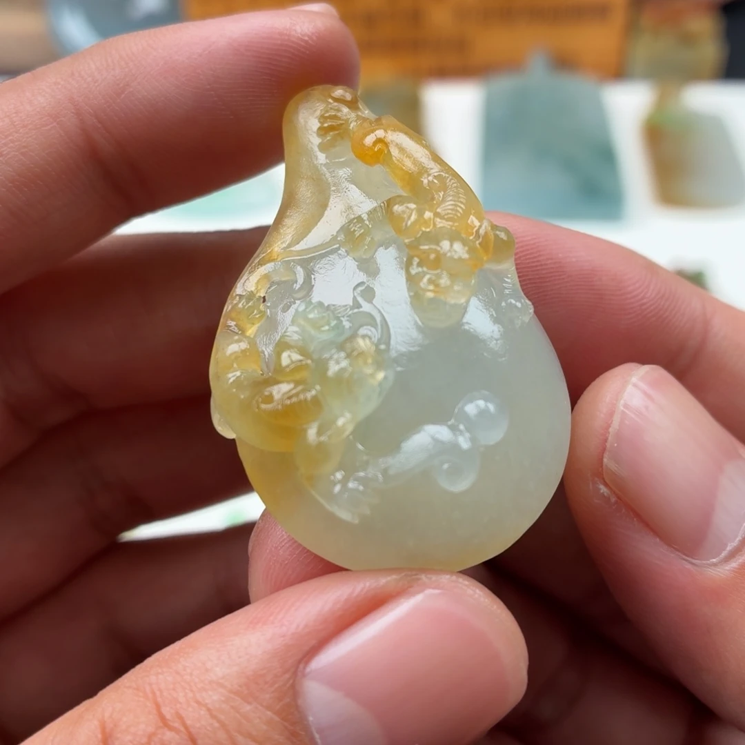 定制翡翠未镶嵌双龙戏珠