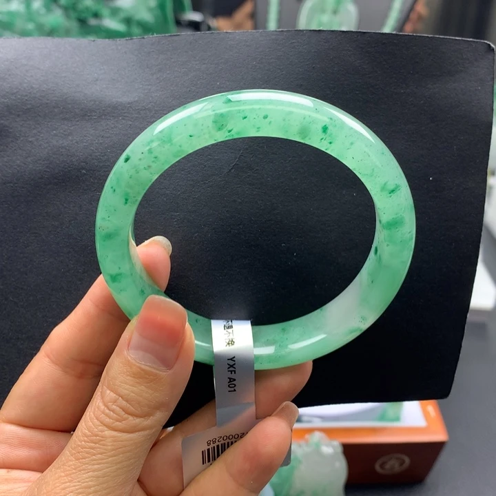 石英质玉未镶嵌手镯