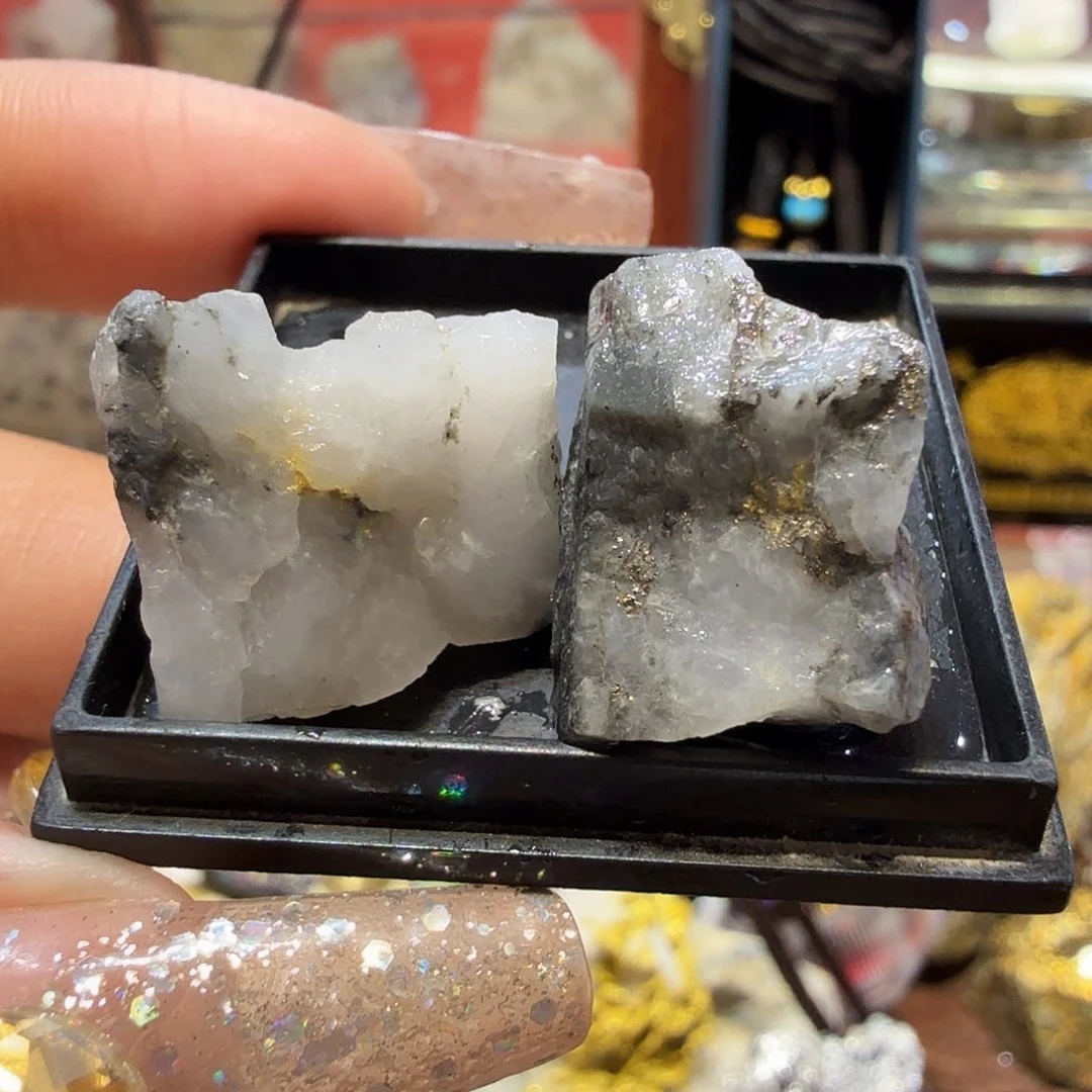 往10.8g聚金阁天然明金矿标