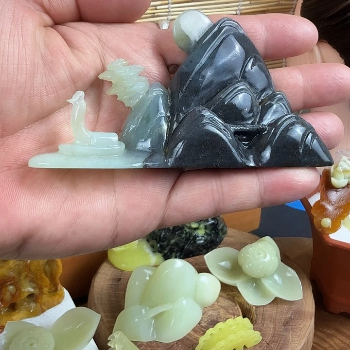 蛇纹石玉未镶嵌摆件