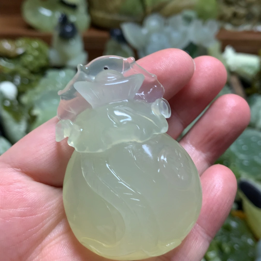 雪****岫玉未镶嵌手把吊坠