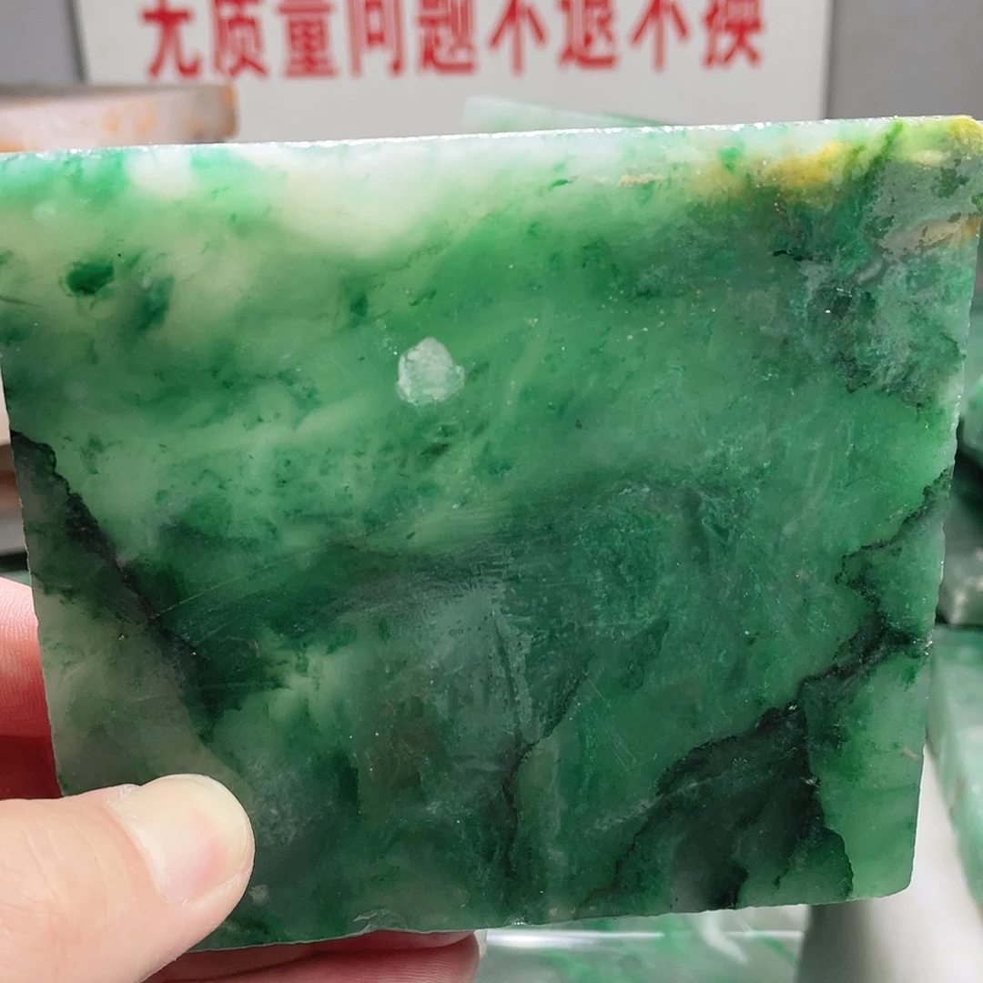 带***瑰定制石英质玉（非洲翠）