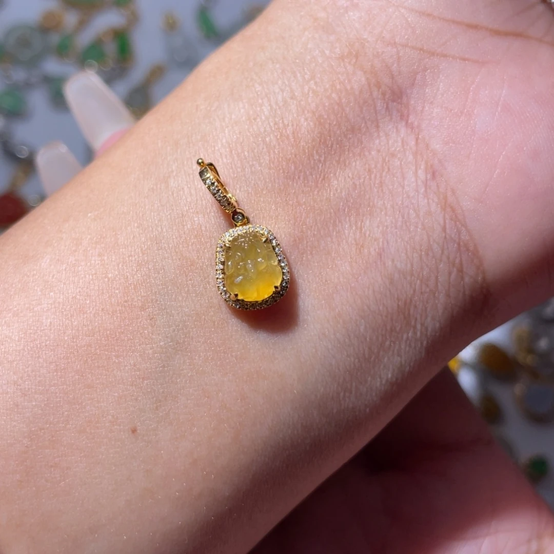 吊坠(不含链)18K金镶嵌翡翠一****）