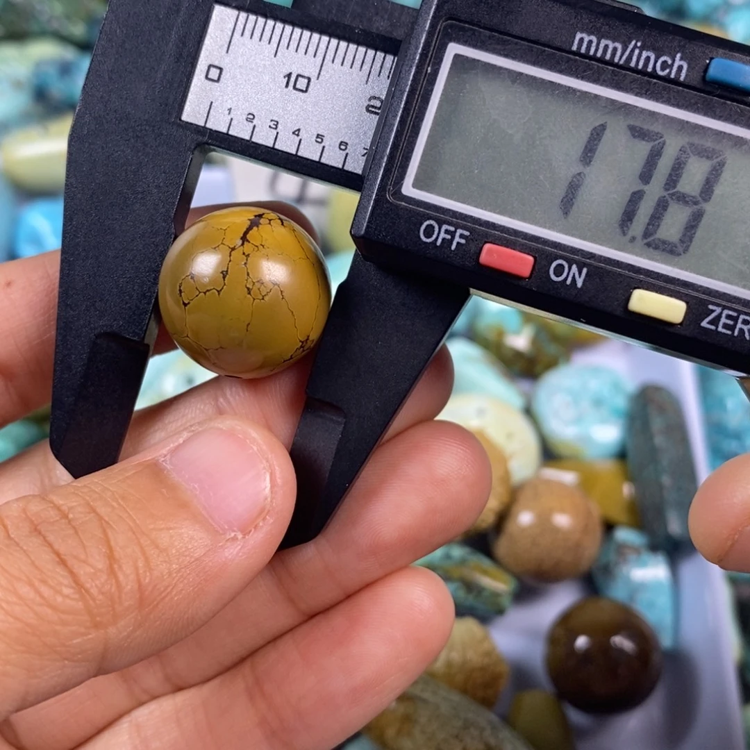 绿松石未镶嵌颈饰