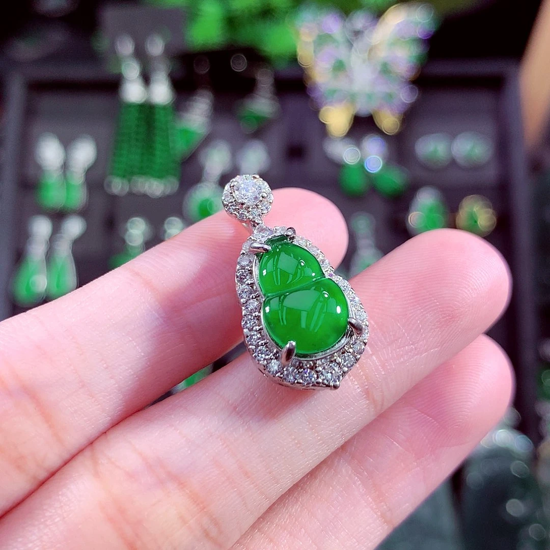 颈饰未镶嵌翡翠天然