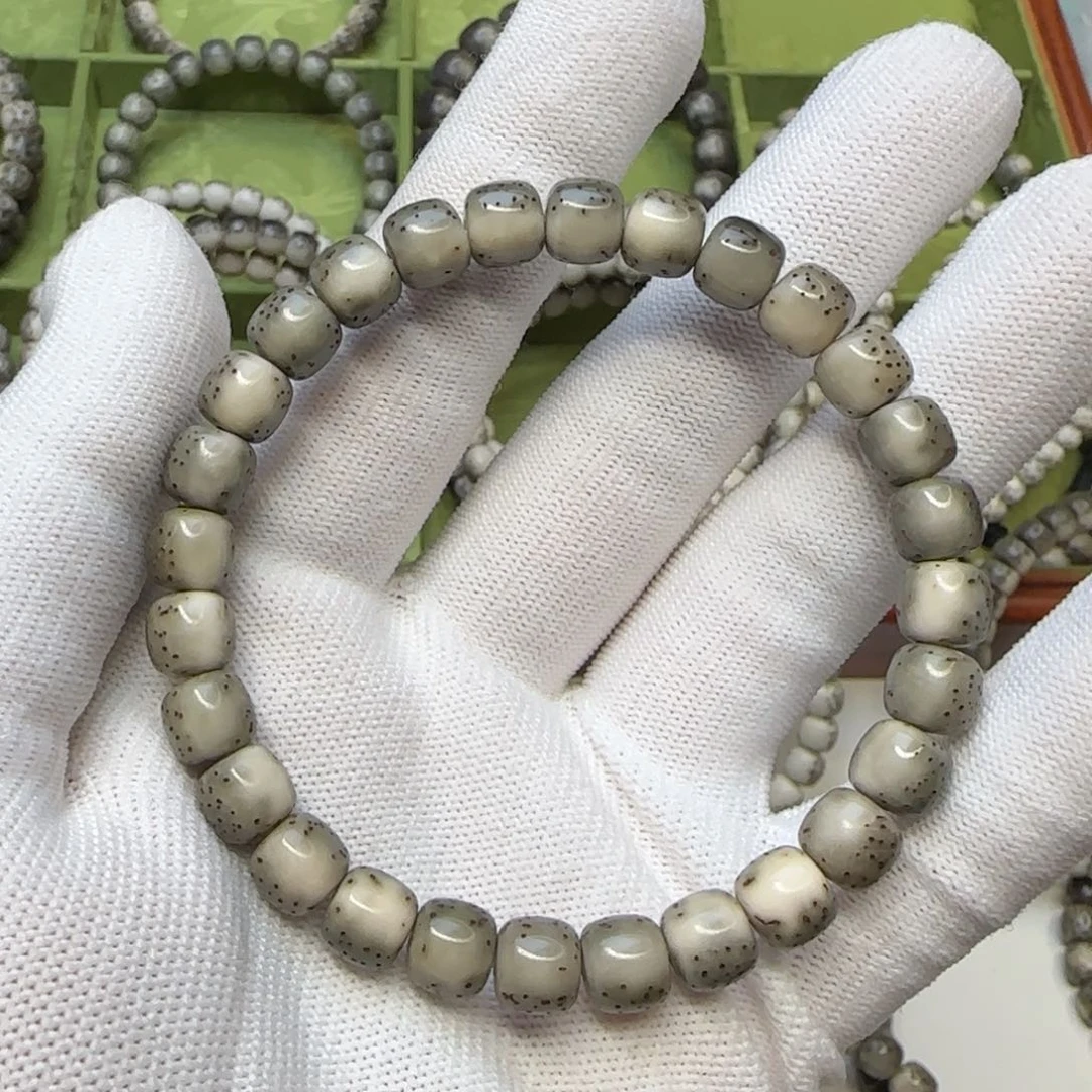 星月菩提手串石玉绿背糯冰河豚头条8×7