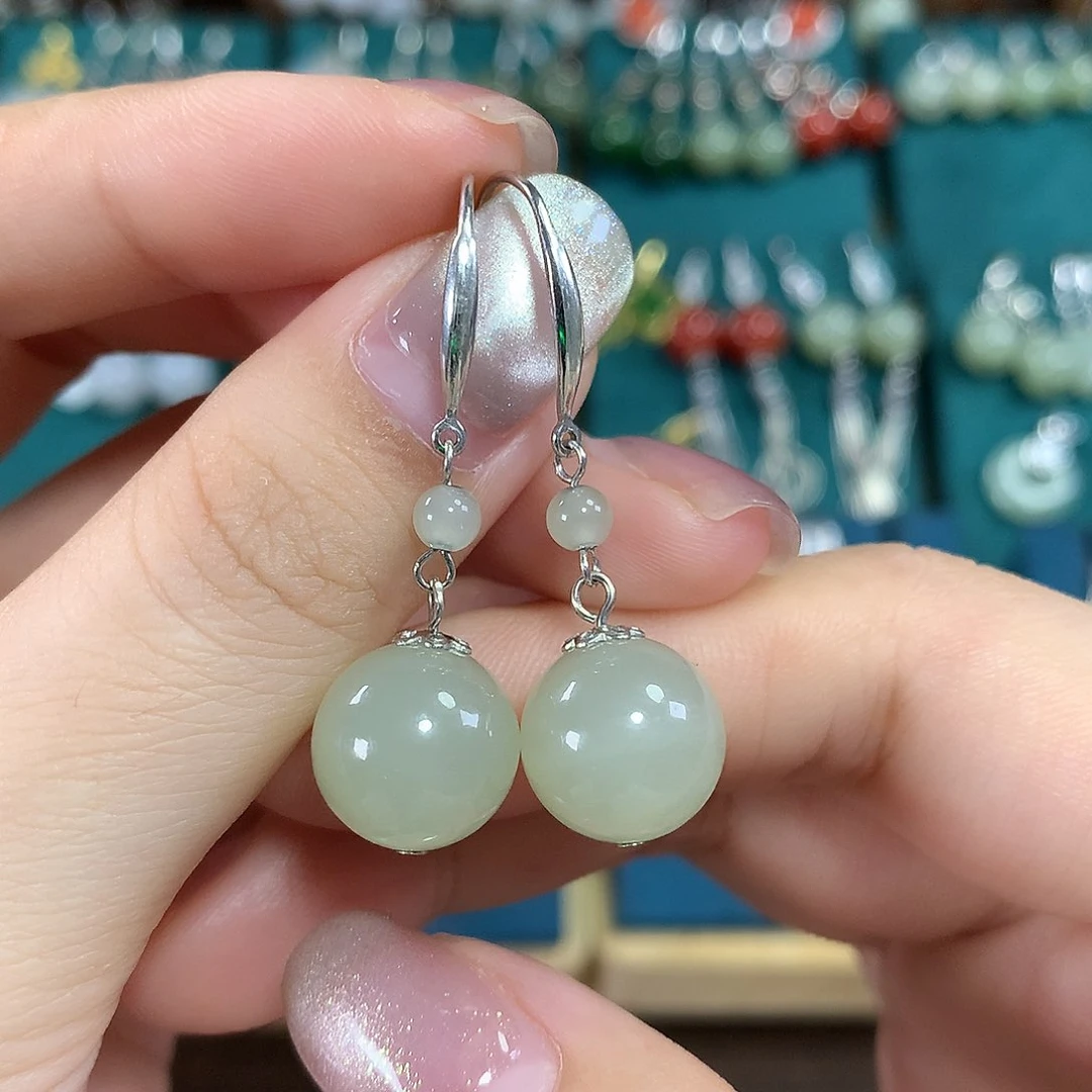 和田玉银S925镶嵌耳饰天然卡12mm左右（浅晴水）