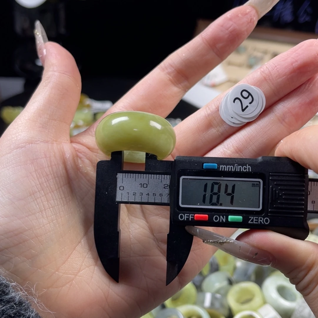 蛇纹石玉未镶嵌戒指