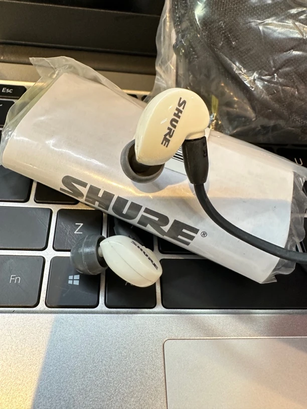 99新  舒尔se215监听耳机