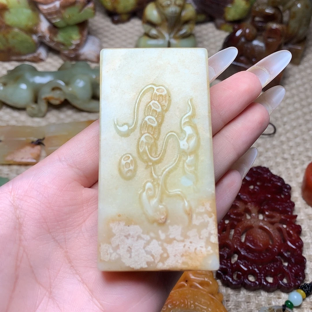 未镶嵌蛇纹石玉颈饰