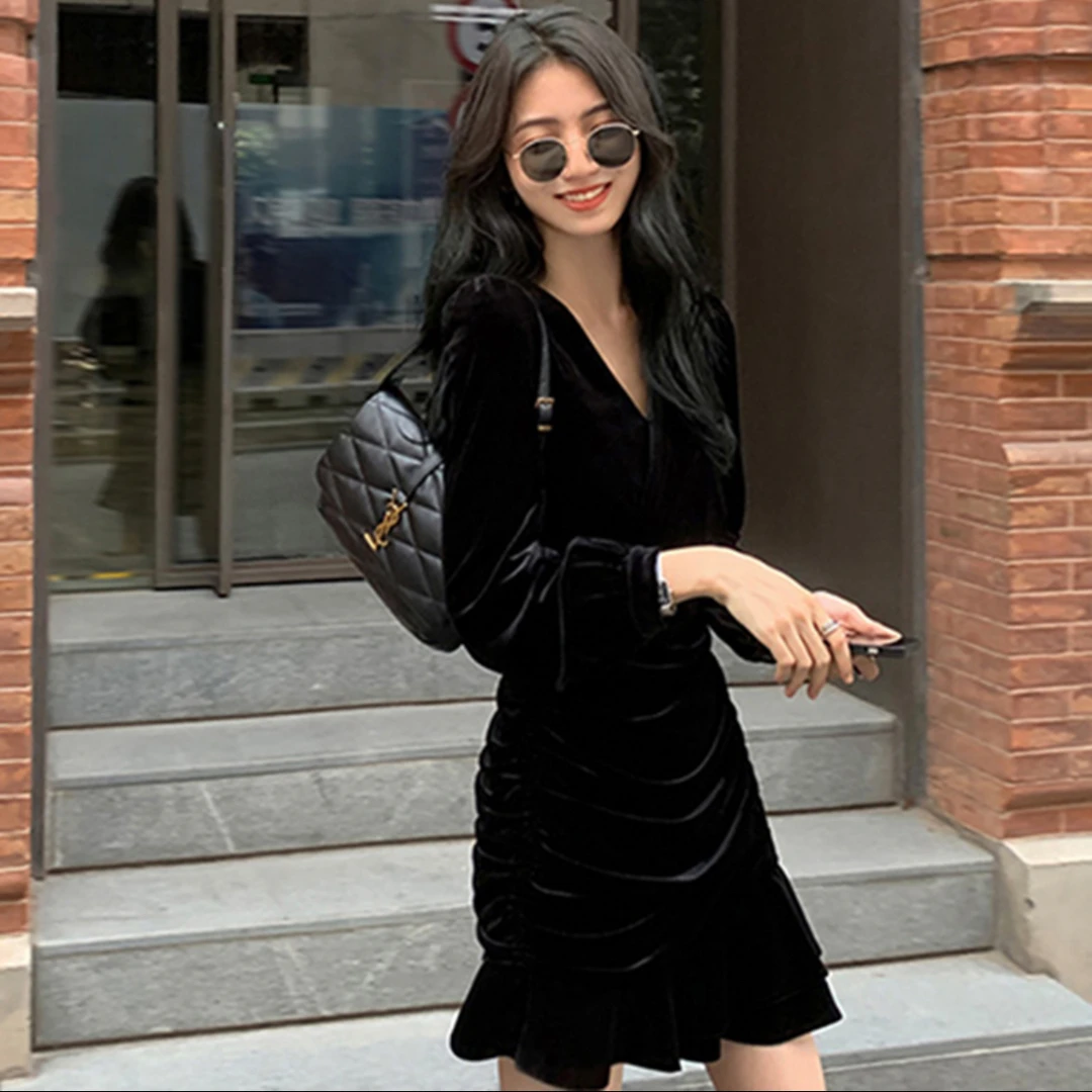 秋季新款洋气高级感小礼服小黑裙法式小个子金丝绒连衣裙子女秋冬