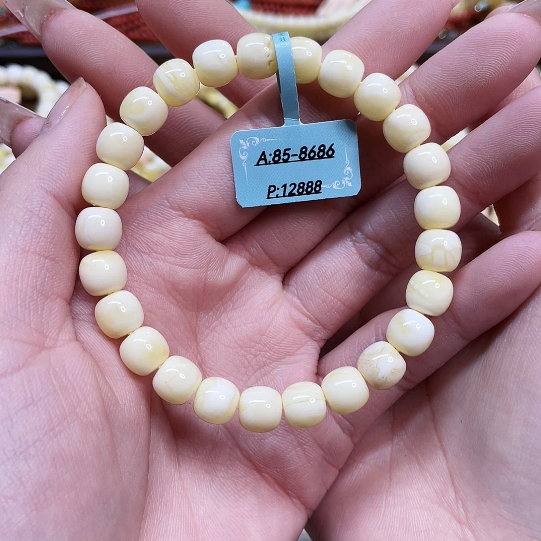 琥珀未镶嵌手串8.5mm 瓷白纯蜡少纹