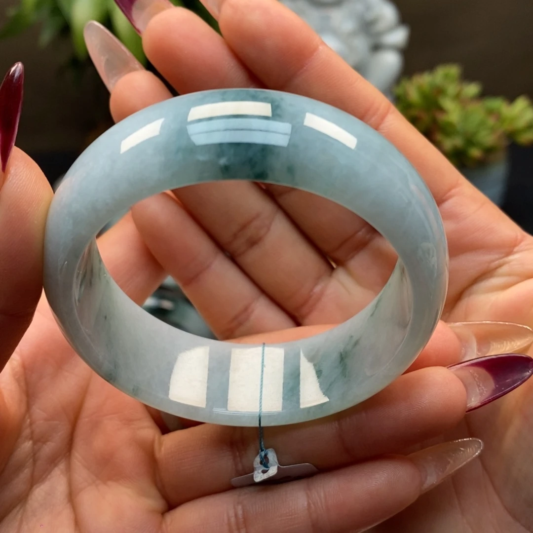 翡翠手镯未镶嵌天然