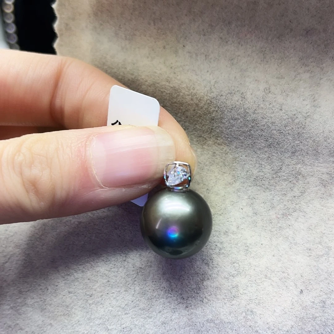 18K金镶嵌海水珍珠颈饰