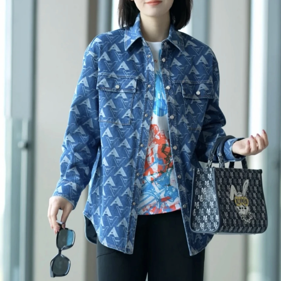 阿玛施AMASS新款时尚简约休闲字母宽松翻领长袖牛仔衬衫女5300971