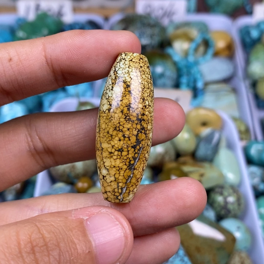 绿松石未镶嵌颈饰